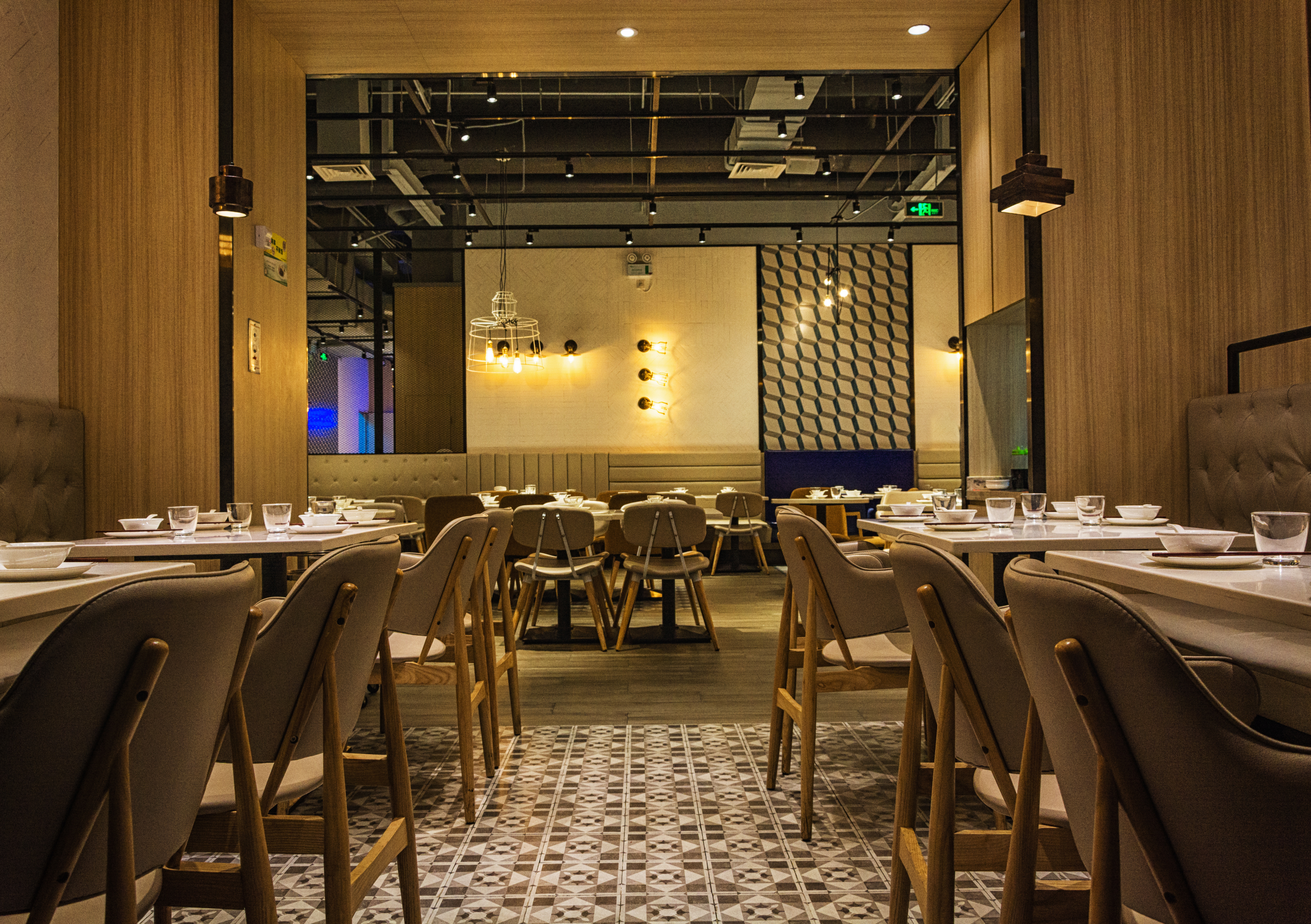 Restaurants & Cafes
